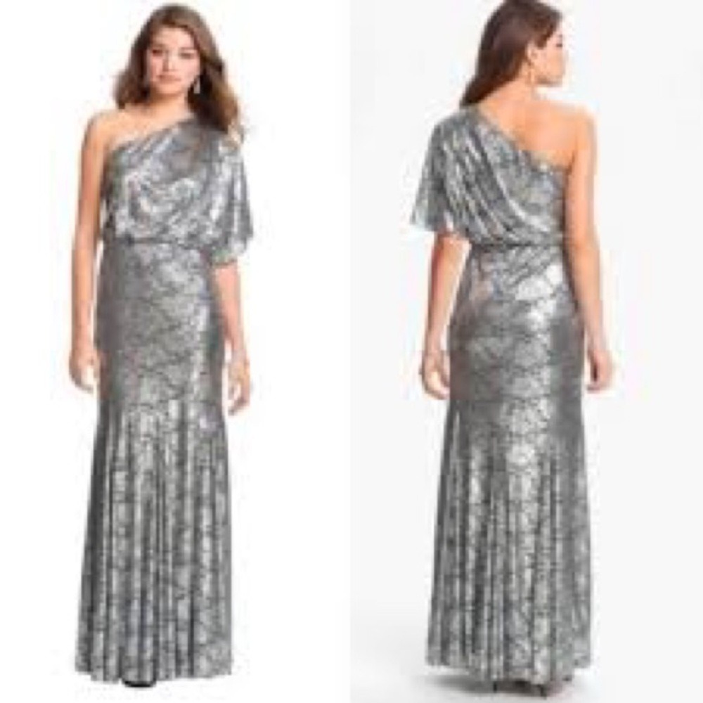 Adrianna Papell Metallic Floral Lace One Shoulder Gown‎ Dress Silver